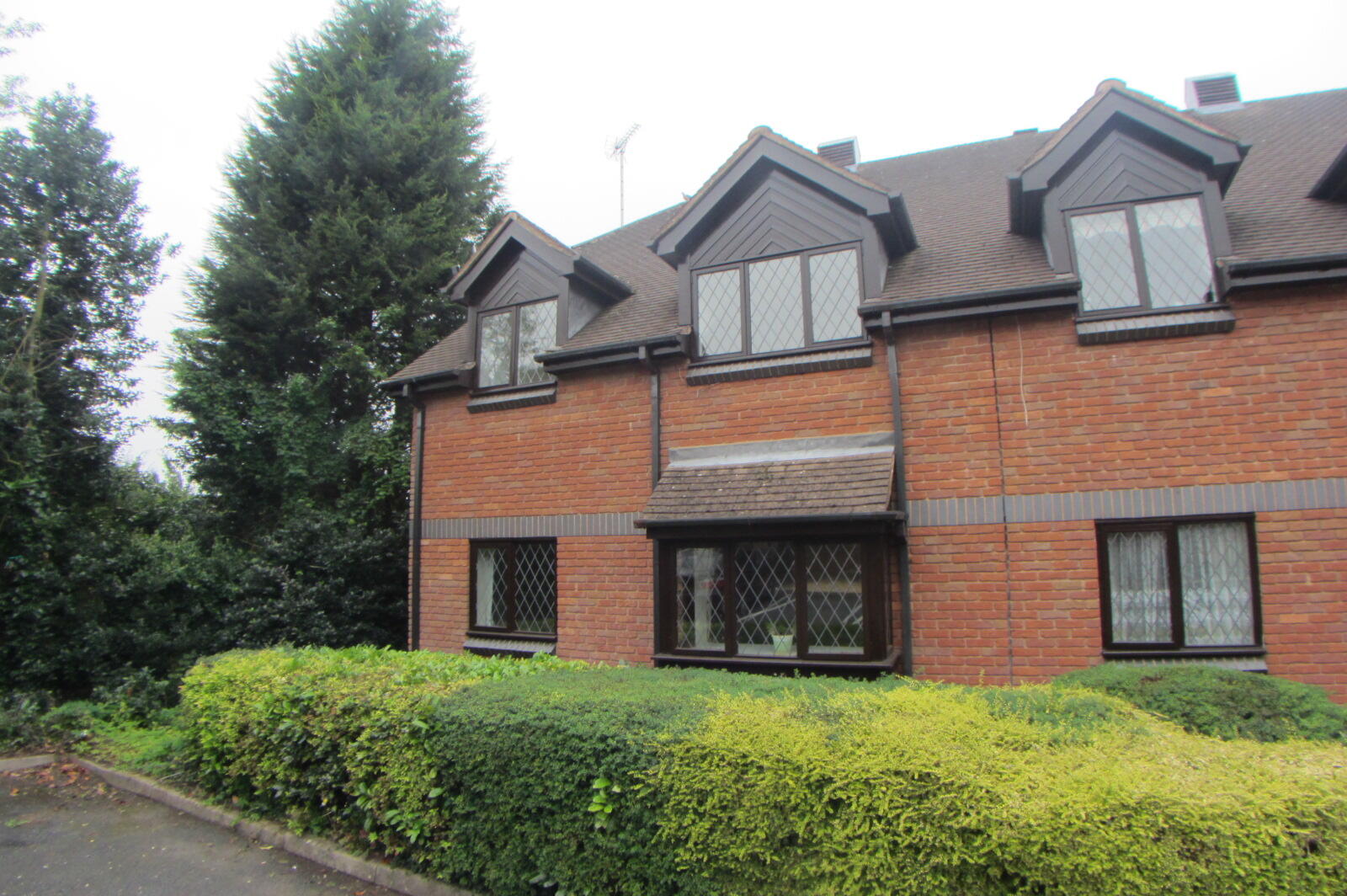 2 bed property in Stuarts Court, Hagley, Stourbridge